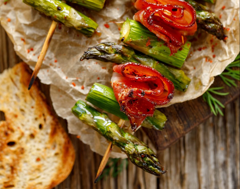 Spiedini di asparagi e speck