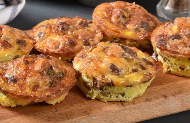 Muffin salati con salsiccia